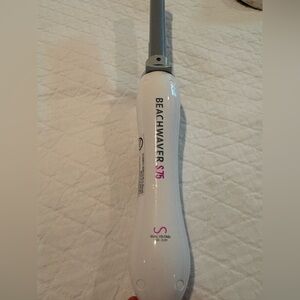 The Beachwaver Co. S1.25 White and Gray Hair Curler